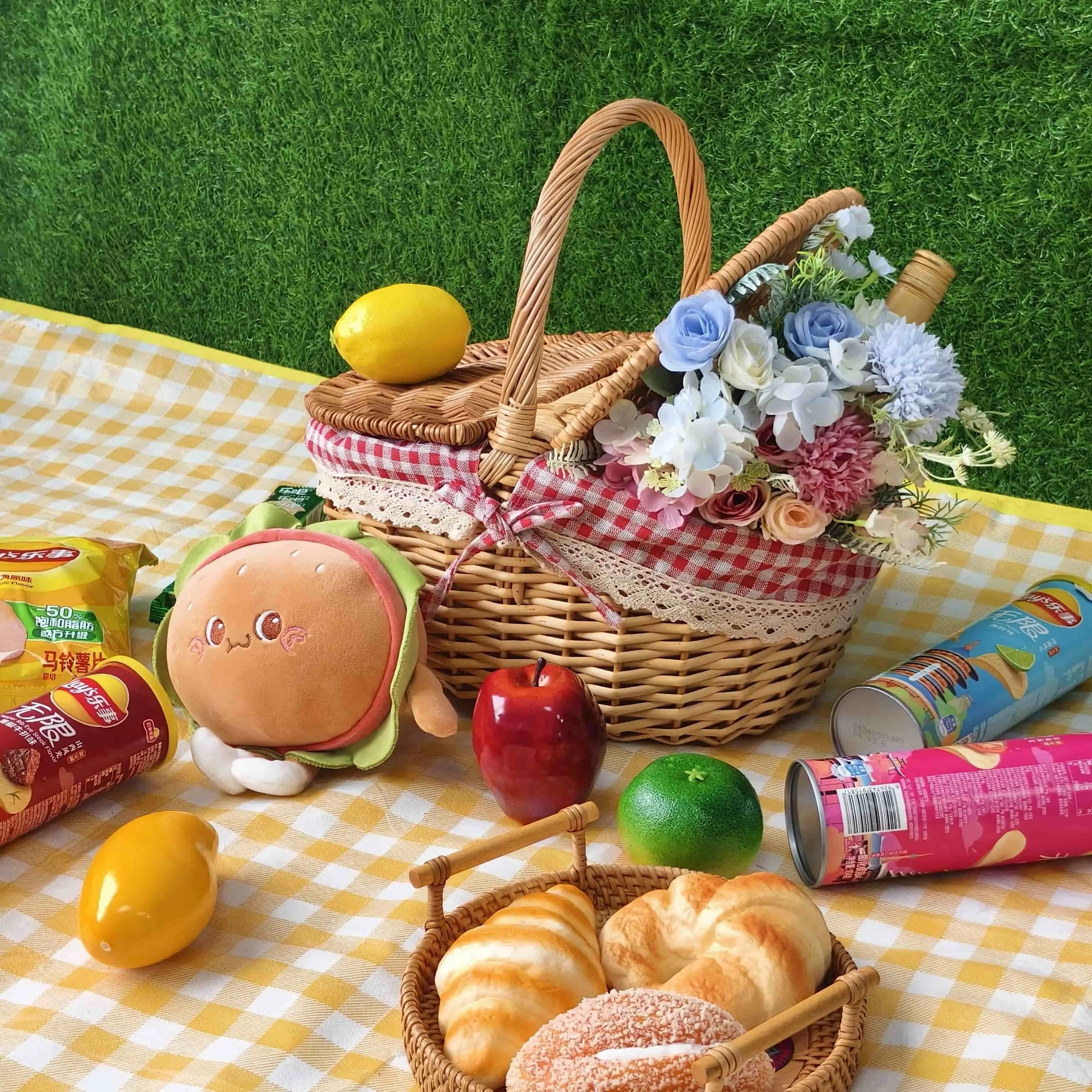 Willow Picnic Basket with Flap Cover and Lining-1 2