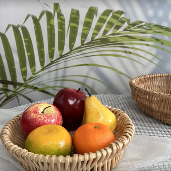 シンプルなスタイルの丸い形の天然柳収納トレイ