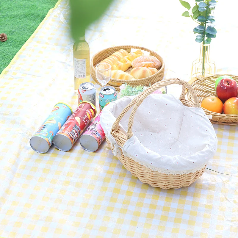 willow-woven picnic basket  with a lining  Pastoral-style willow weaving 1