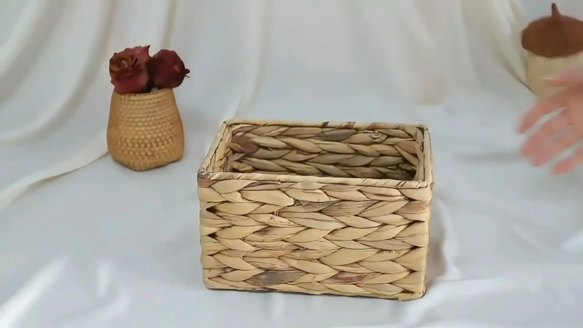Water hyacinth Straw Fruit Basket  Simple style rectangular shape food Basket with lining design 1