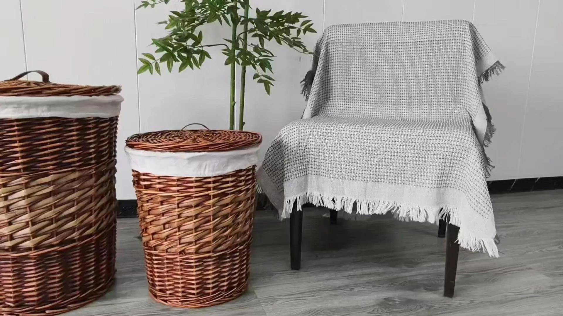 Willow Laundry Basket with cover lined 1