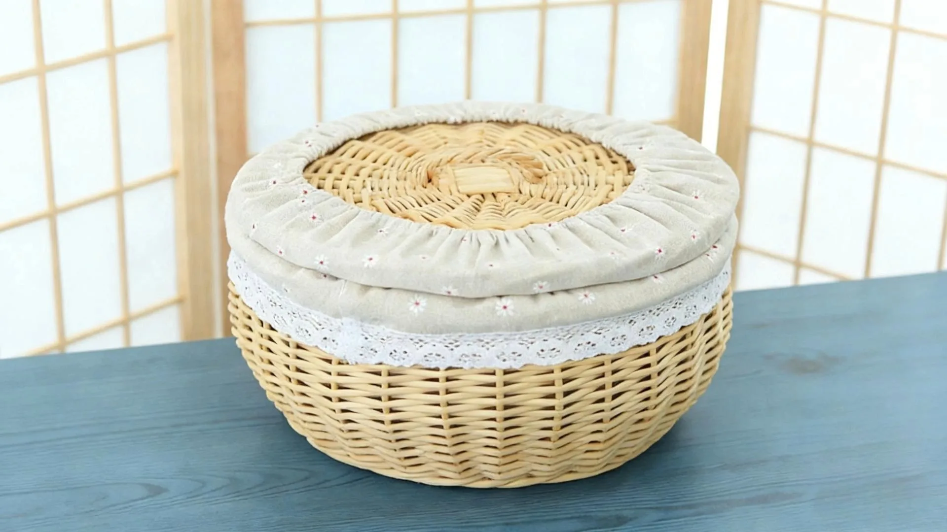 ウィローストレージバスケットさまざまなサイズのふたが並ぶ素朴なスタイル 1