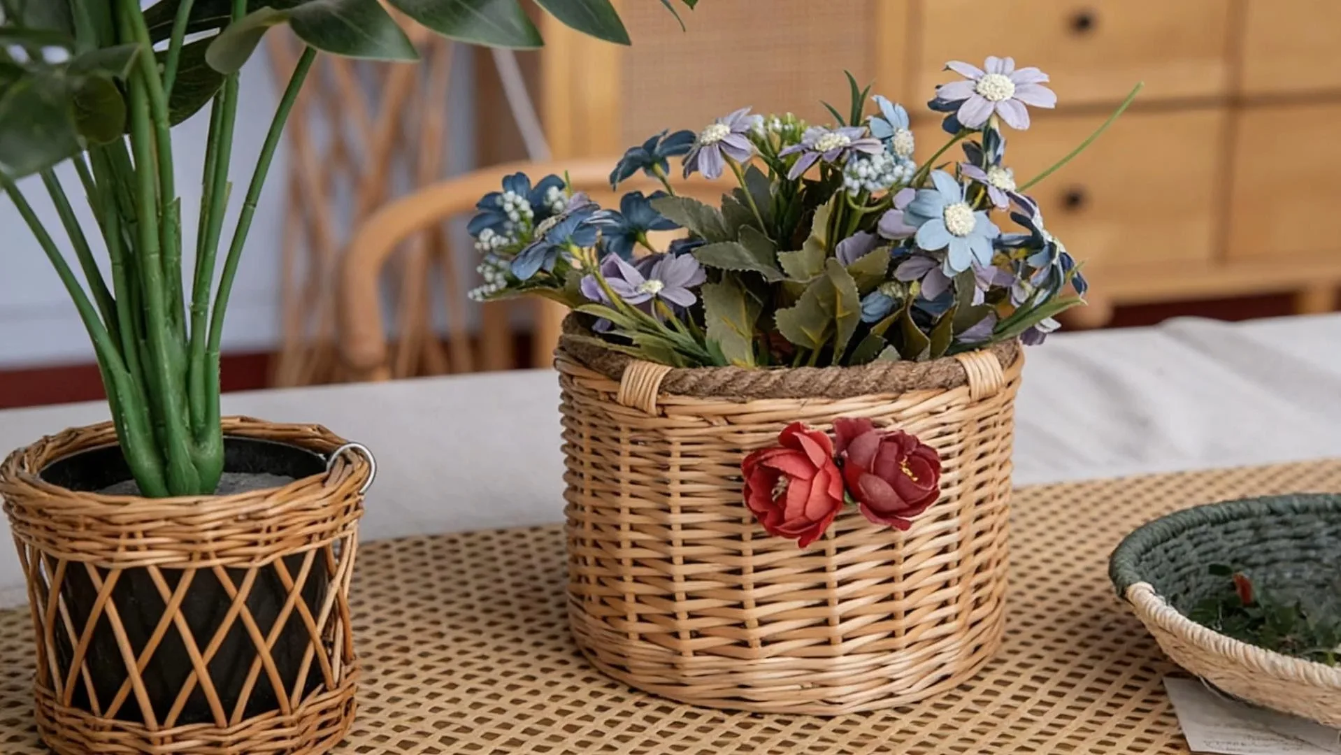 花の装飾バスケットの宝石付きの円筒形の柳の保管バスケット 1